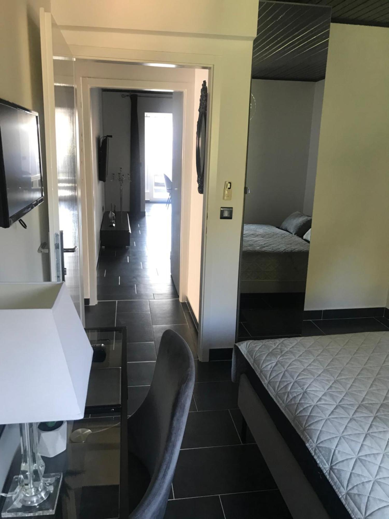 Apartmani Vernissage Biograd Na Moru Bagian luar foto