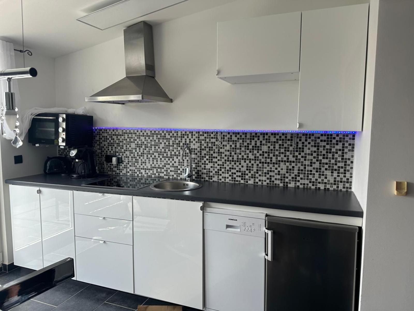 Apartmani Vernissage Biograd Na Moru Bagian luar foto