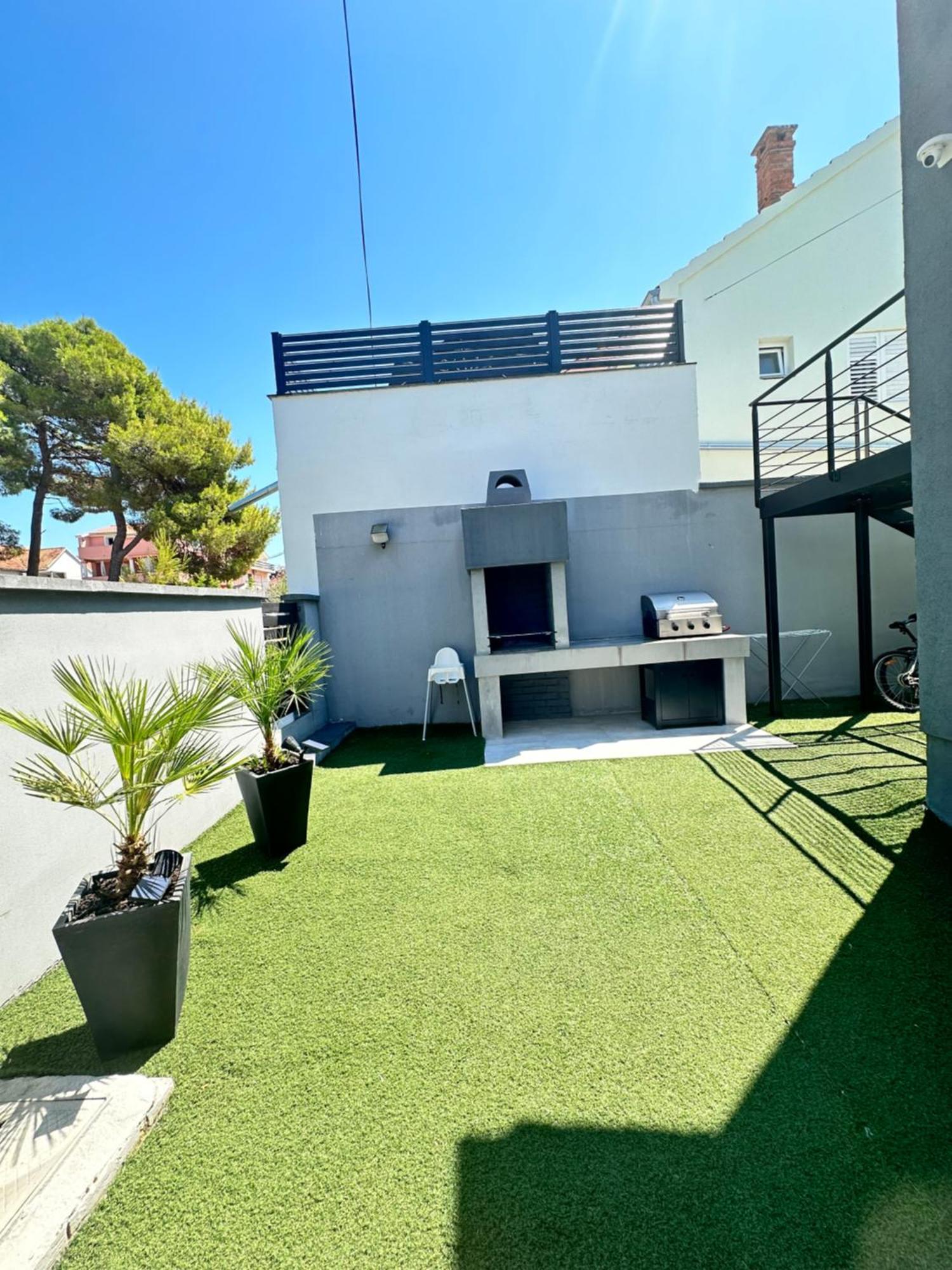 Apartmani Vernissage Biograd Na Moru Bagian luar foto