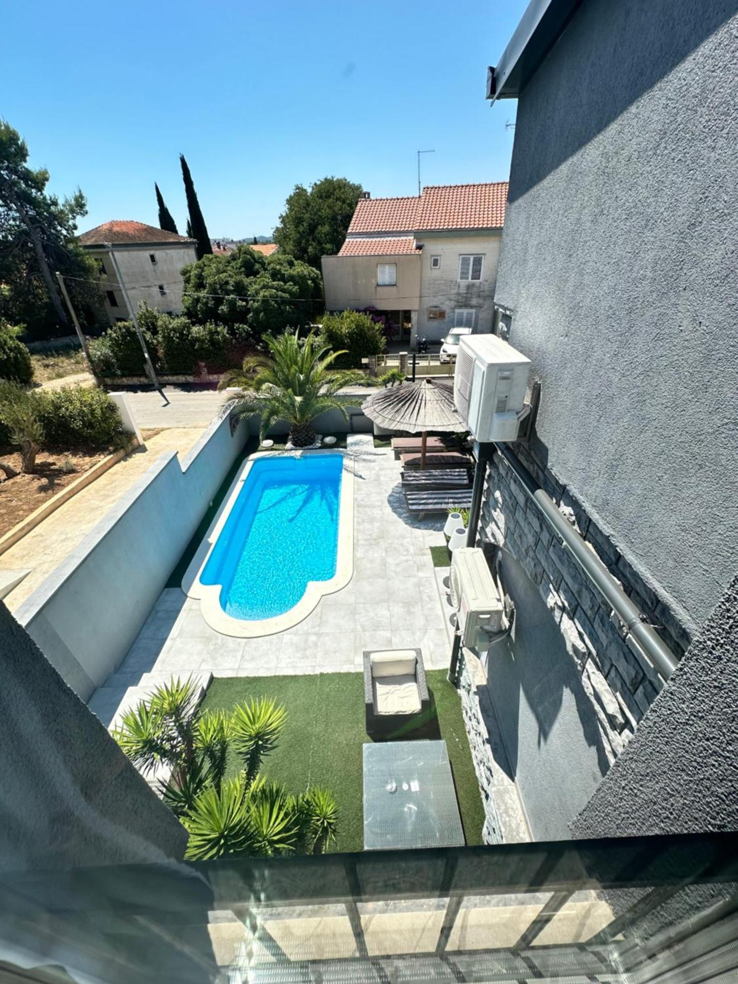 Apartmani Vernissage Biograd Na Moru Bagian luar foto