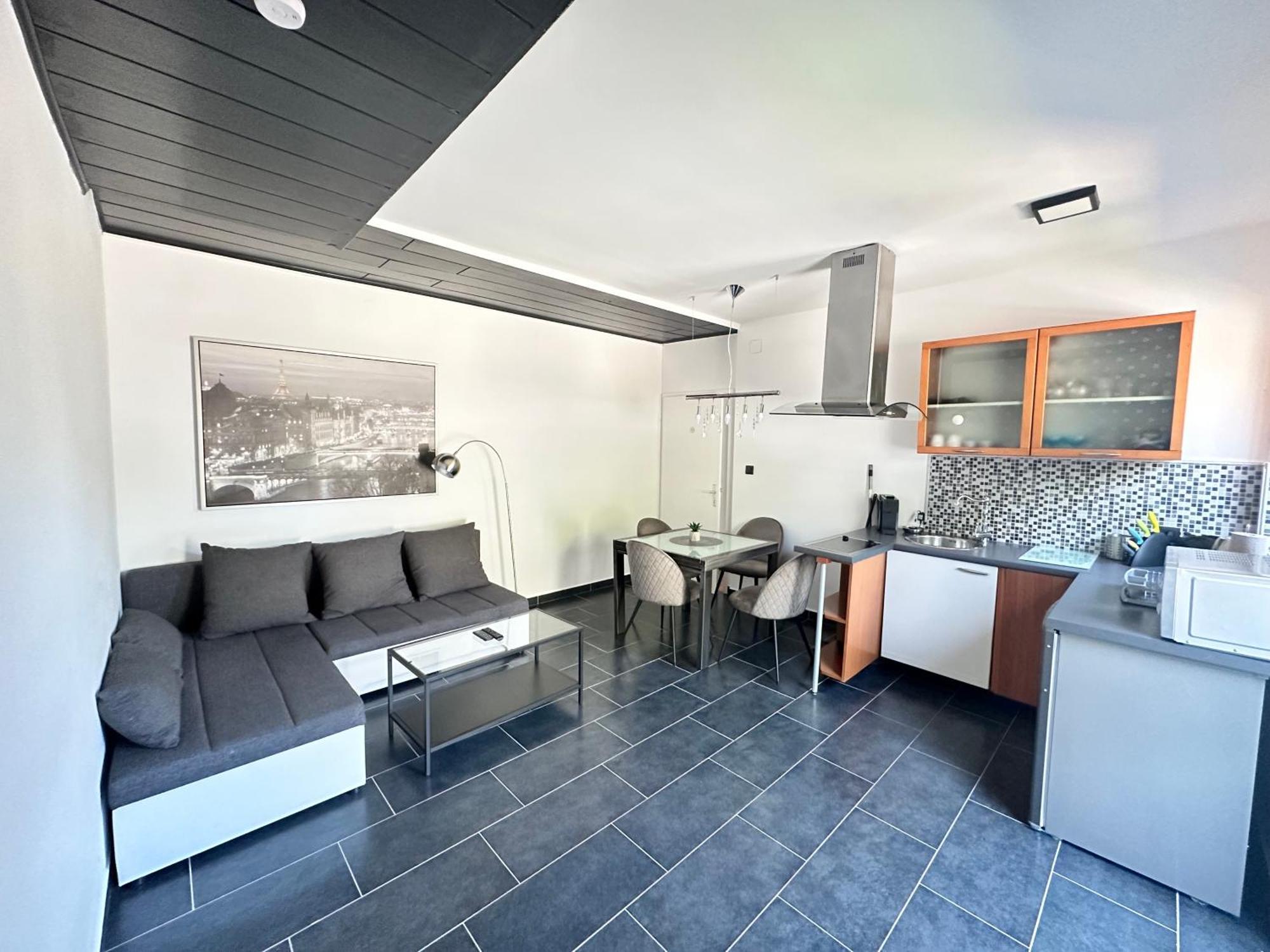 Apartmani Vernissage Biograd Na Moru Bagian luar foto