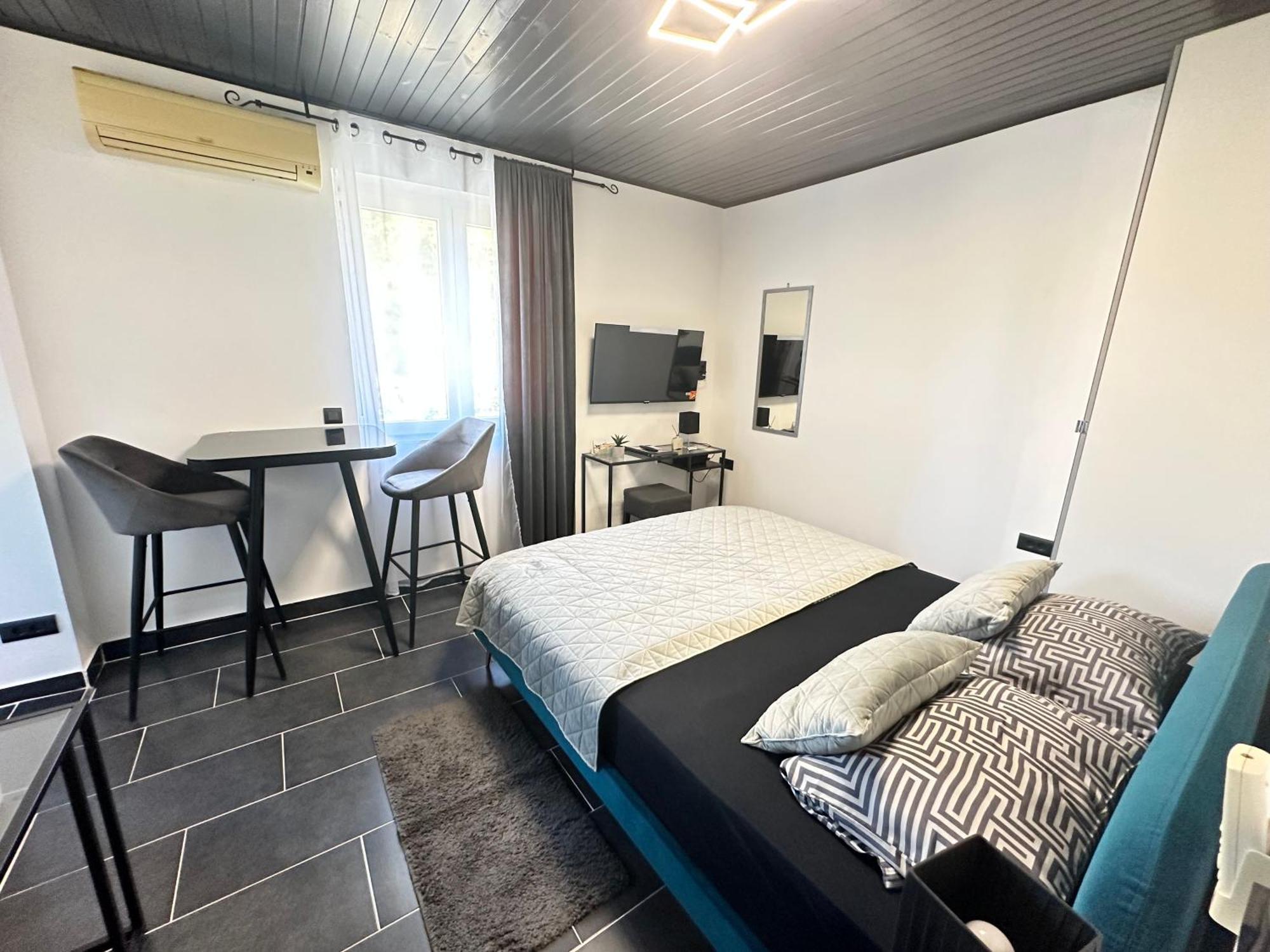 Apartmani Vernissage Biograd Na Moru Bagian luar foto