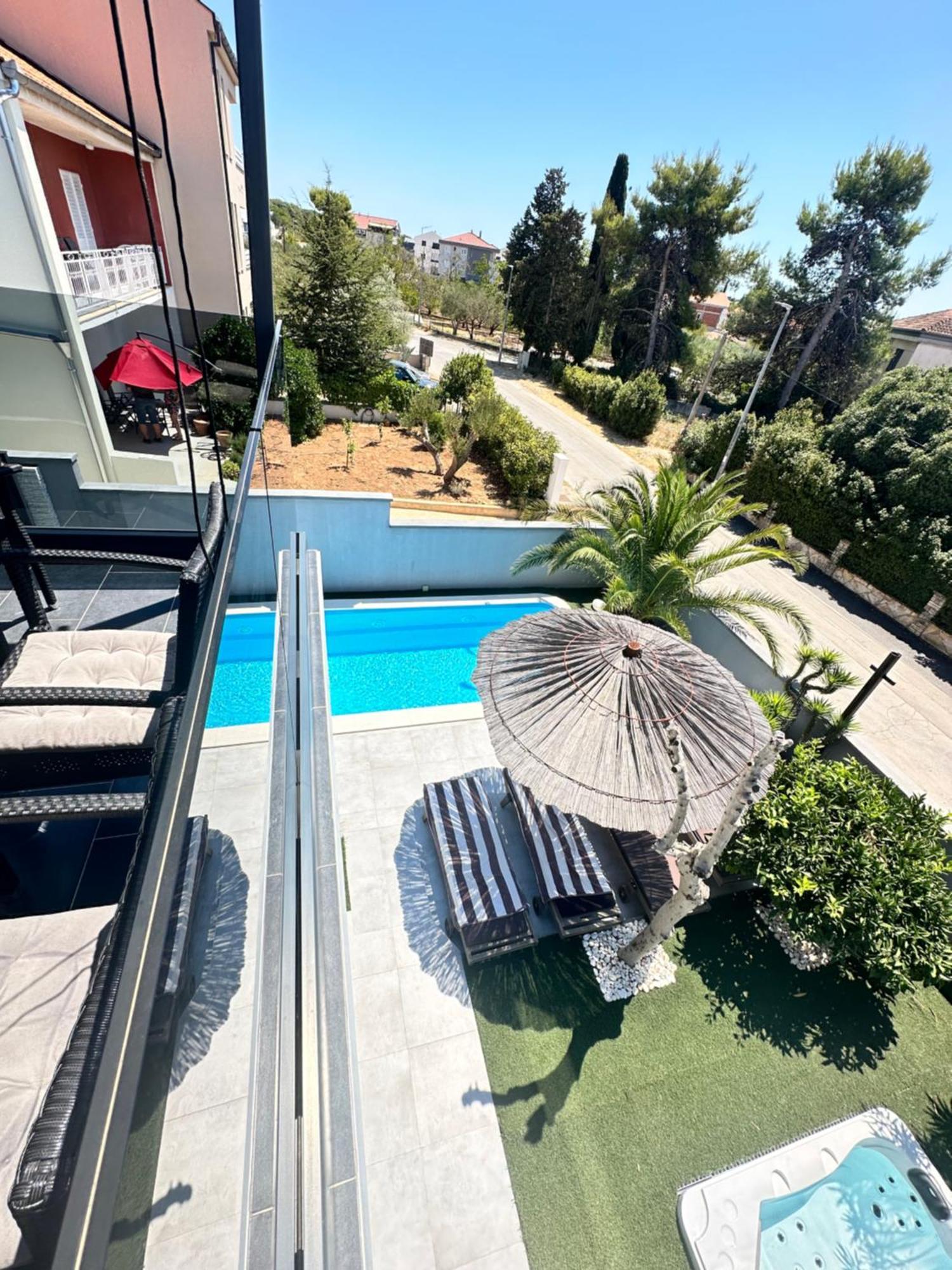 Apartmani Vernissage Biograd Na Moru Bagian luar foto