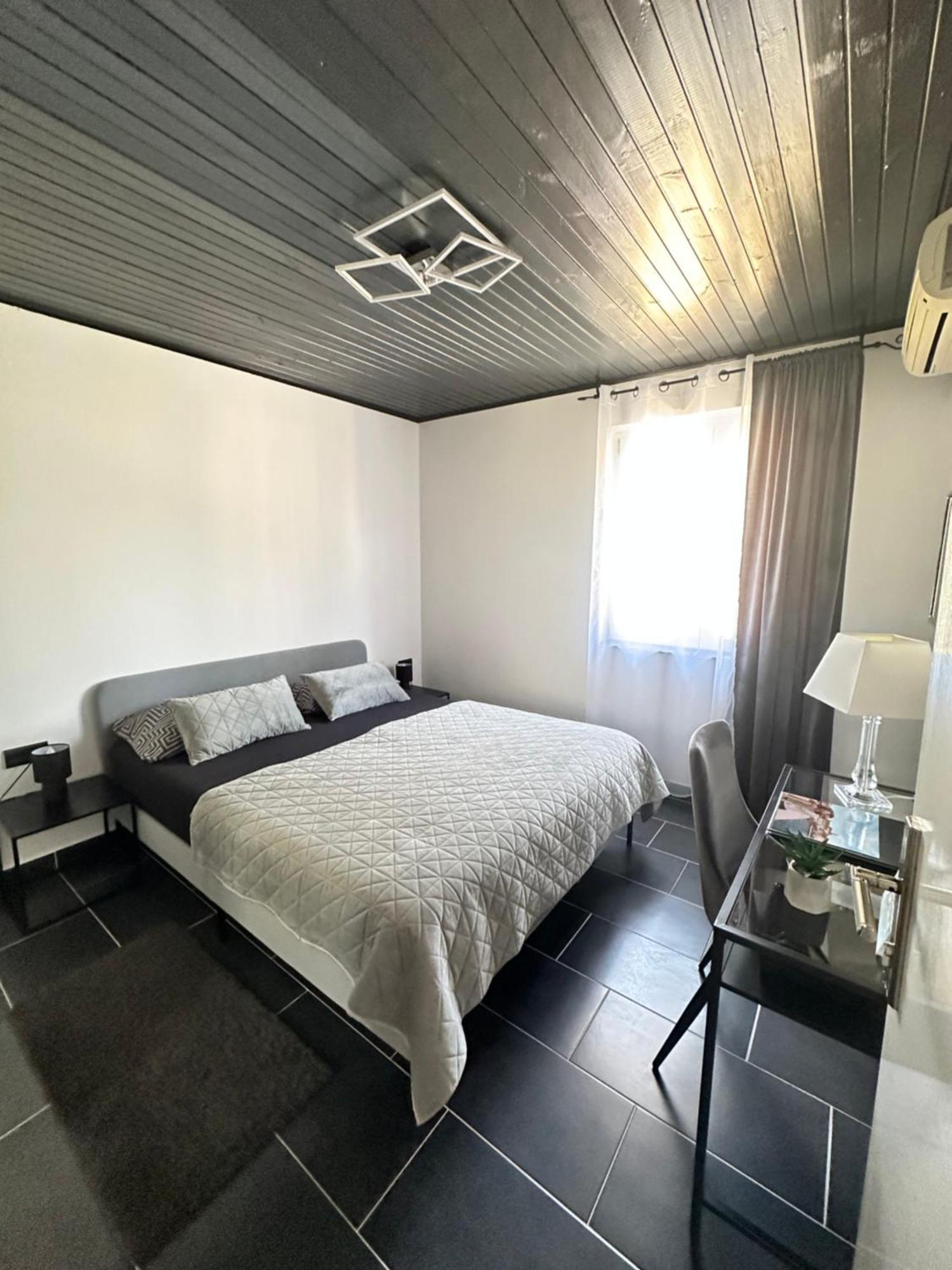 Apartmani Vernissage Biograd Na Moru Bagian luar foto