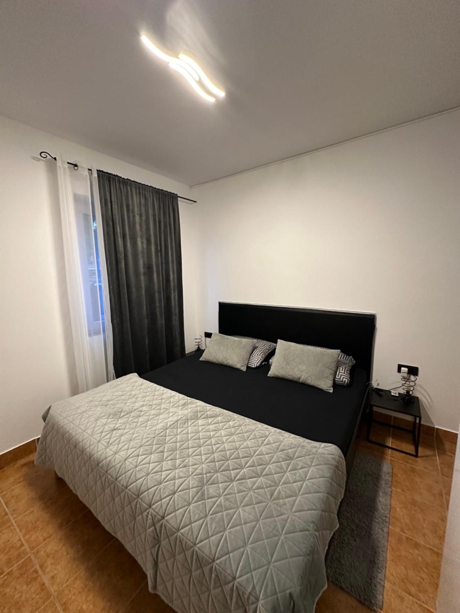 Apartmani Vernissage Biograd Na Moru Bagian luar foto